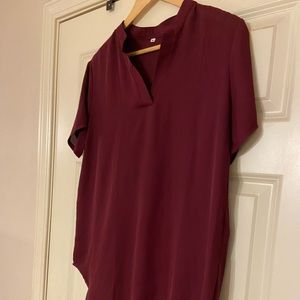 Médium sized maroon business casual blouse.